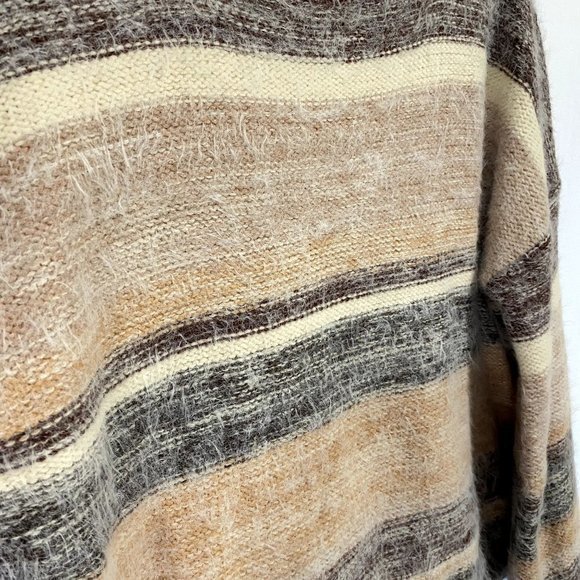 Buckle‎ BKE Eyelash Knit Boatneck Striped Sweater Size M - Picture 3 of 9